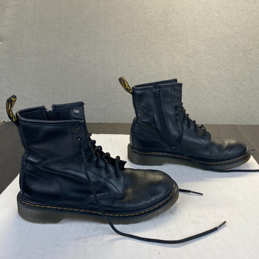 Dr. Martens Mens‎ Short Boots Black Leather Stitch Hole Size US 5 /EUR 37